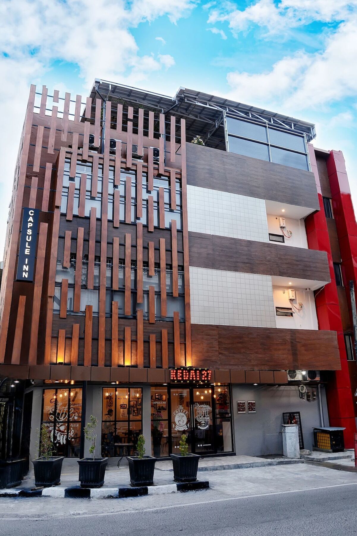 Reddoorz Hostel @ Capsule Inn メダン エクステリア 写真