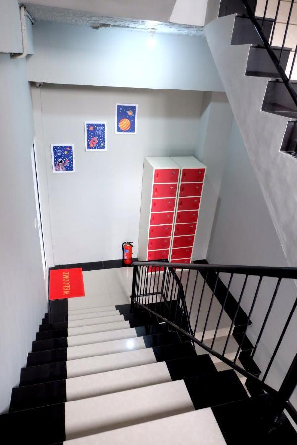 Reddoorz Hostel @ Capsule Inn メダン エクステリア 写真