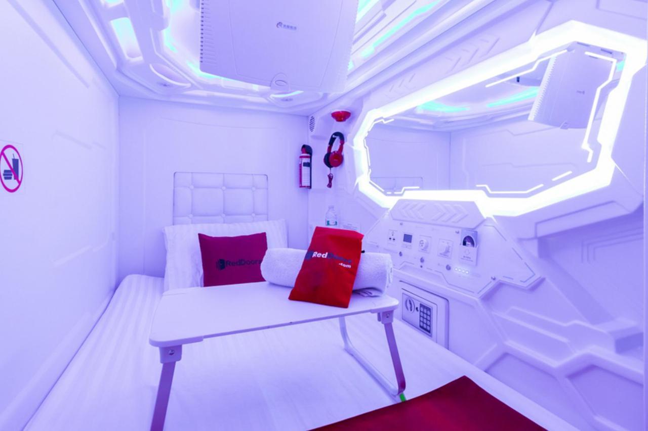 Reddoorz Hostel @ Capsule Inn メダン エクステリア 写真